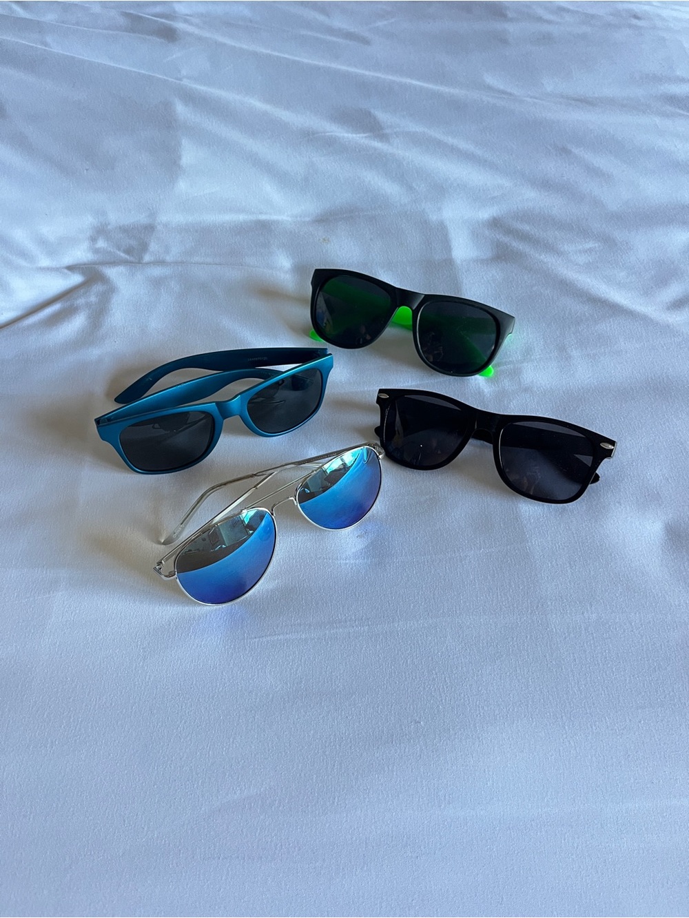 Lot of 4 Sunglasses Aviator and Classic - Black, Blue, Teal, Mirrored Blue Lense